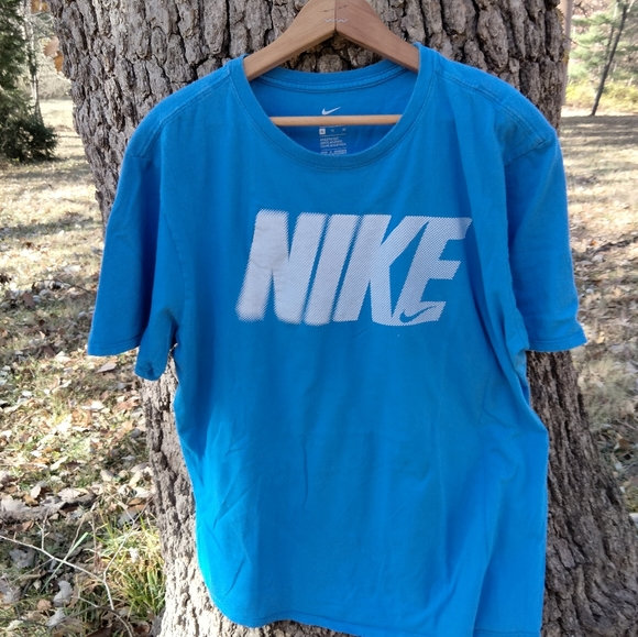 Nike Other - 🤺🗡️Price Slashed!🗡️🤺Men's Nike Tee in size XL.
